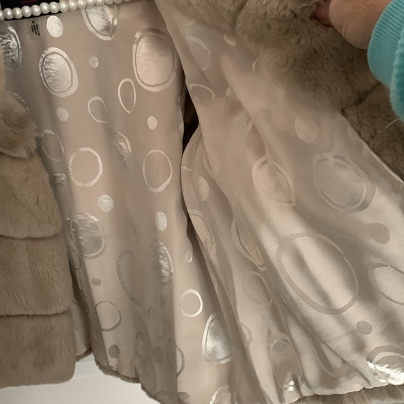 Annabell New York Goat Skin Rex Rabbit Fur in Like New Condition. Size Medium - Picture 4 of 9